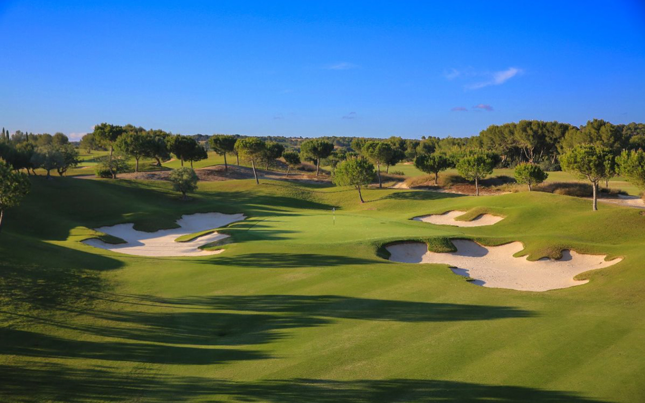 Bộ đôi sân Golf 18 lỗ